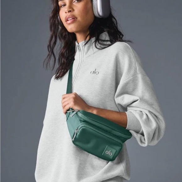 ALO Yoga Handbags - ❤️❤️❤️BWNT ALO Yoga Winter Ivy Crossbody Bag GREAT VDAY Gift ❤️❤️❤️